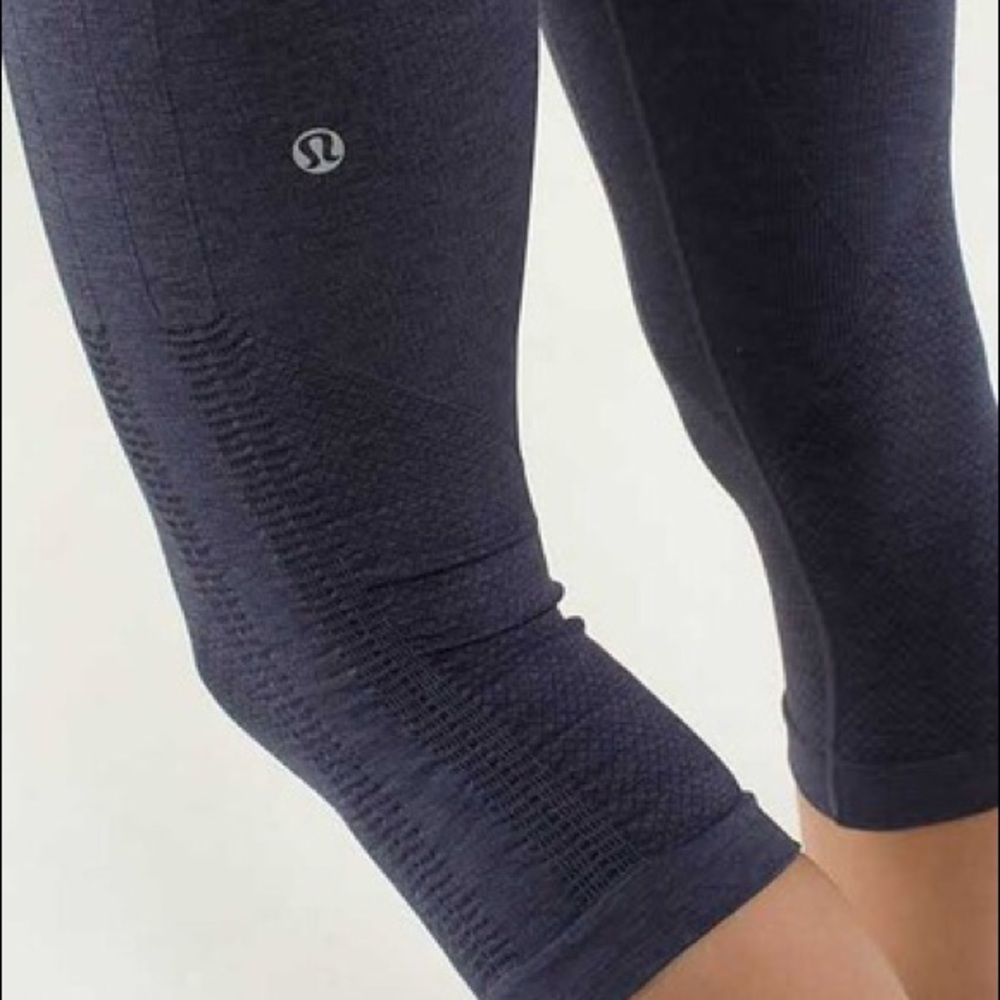 Lululemon Athletica- In The Flow Crop | Size 6